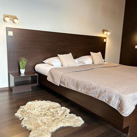 Ar Golden House Hotell Košice Exteriör bild